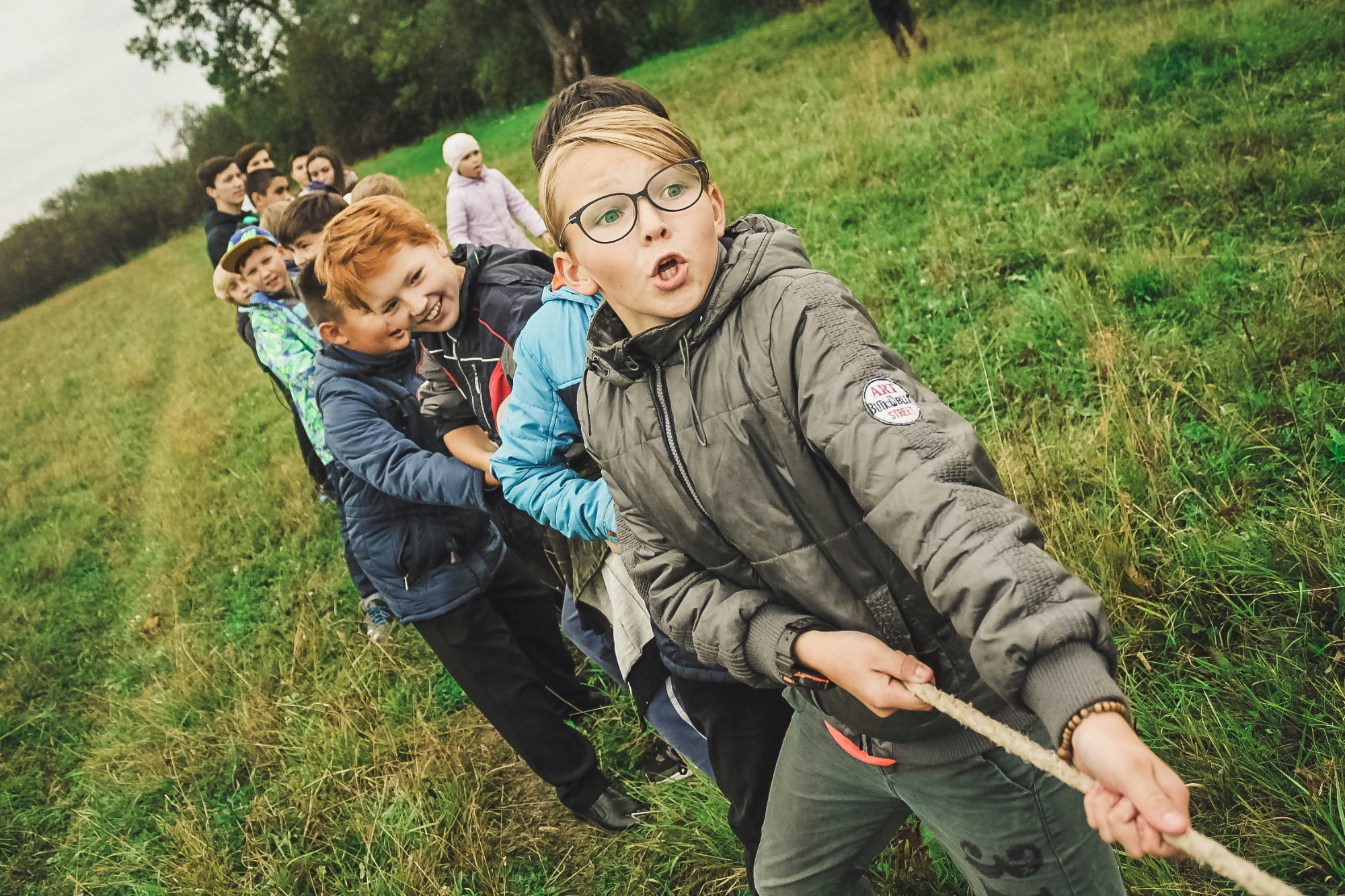 Kids playing tug of war outside